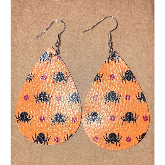 ☀️3/$12☀️ Faux Leather Spider Halloween Dangle Earrings - Picture 2 of 5